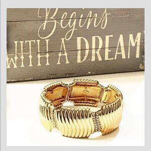 VINTAGE Nrt Gold and Crystal Colored Bracelet